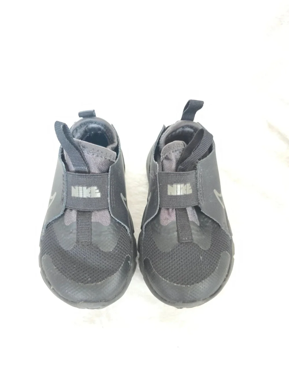 Nike Kids Black Slip-On Athletic Sneakers Size 6c